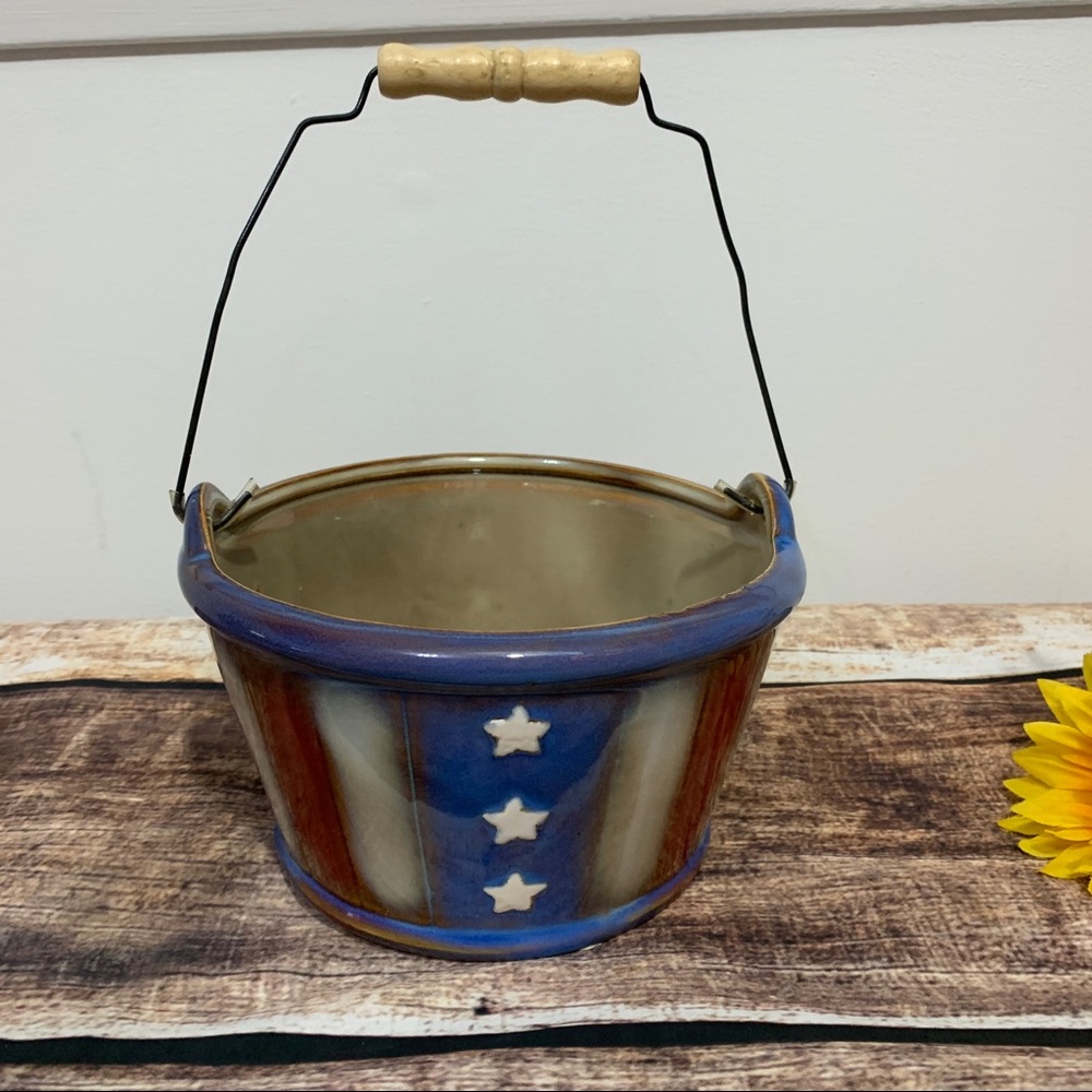 American bowl bucket is NWT